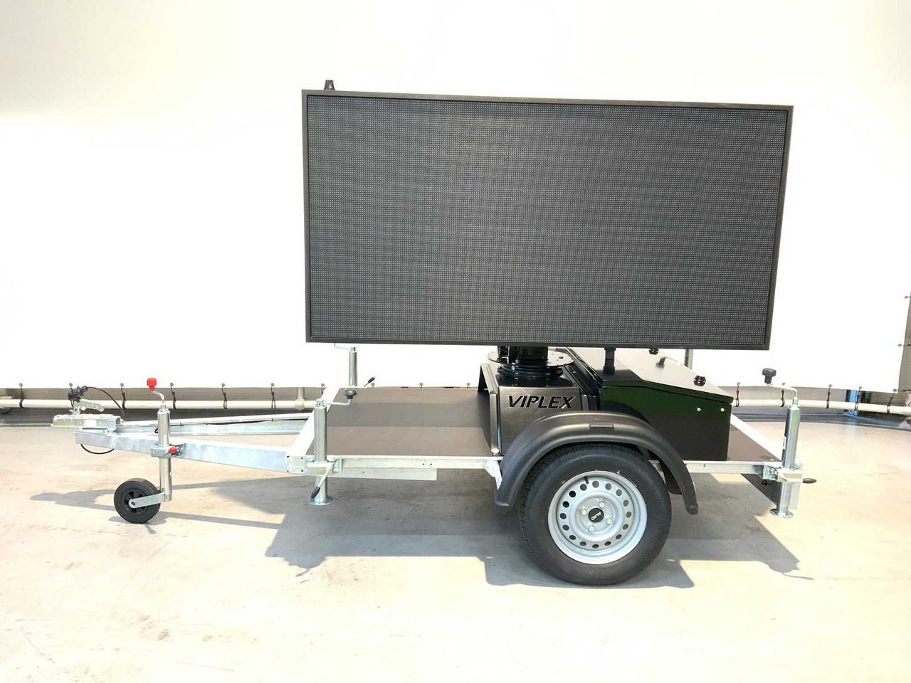 Viplex tekstkar P8 ledscherm op aanhangwagen - Remolque: foto 2 Viplex tekstkar P8 ledscherm op aanhangwagen - Remolque: foto 2