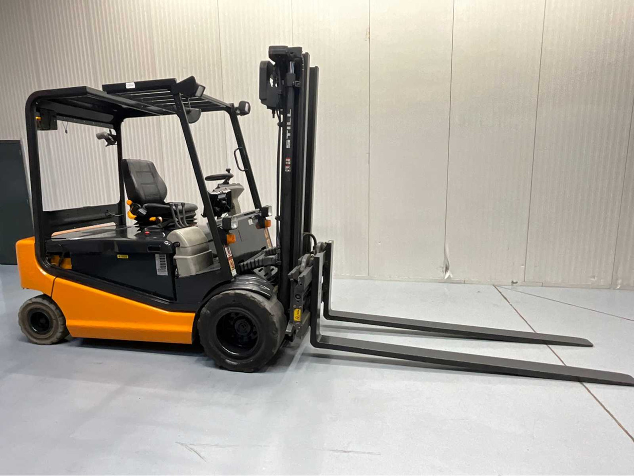 Carretilla elevadora STILL R60-50 FORKLIFT 5000KG WITH FORK POSITIONER - BATTERY 2018 - FORKS 2400MM: foto 7 Carretilla elevadora STILL R60-50 FORKLIFT 5000KG WITH FORK POSITIONER - BATTERY 2018 - FORKS 2400MM: foto 7