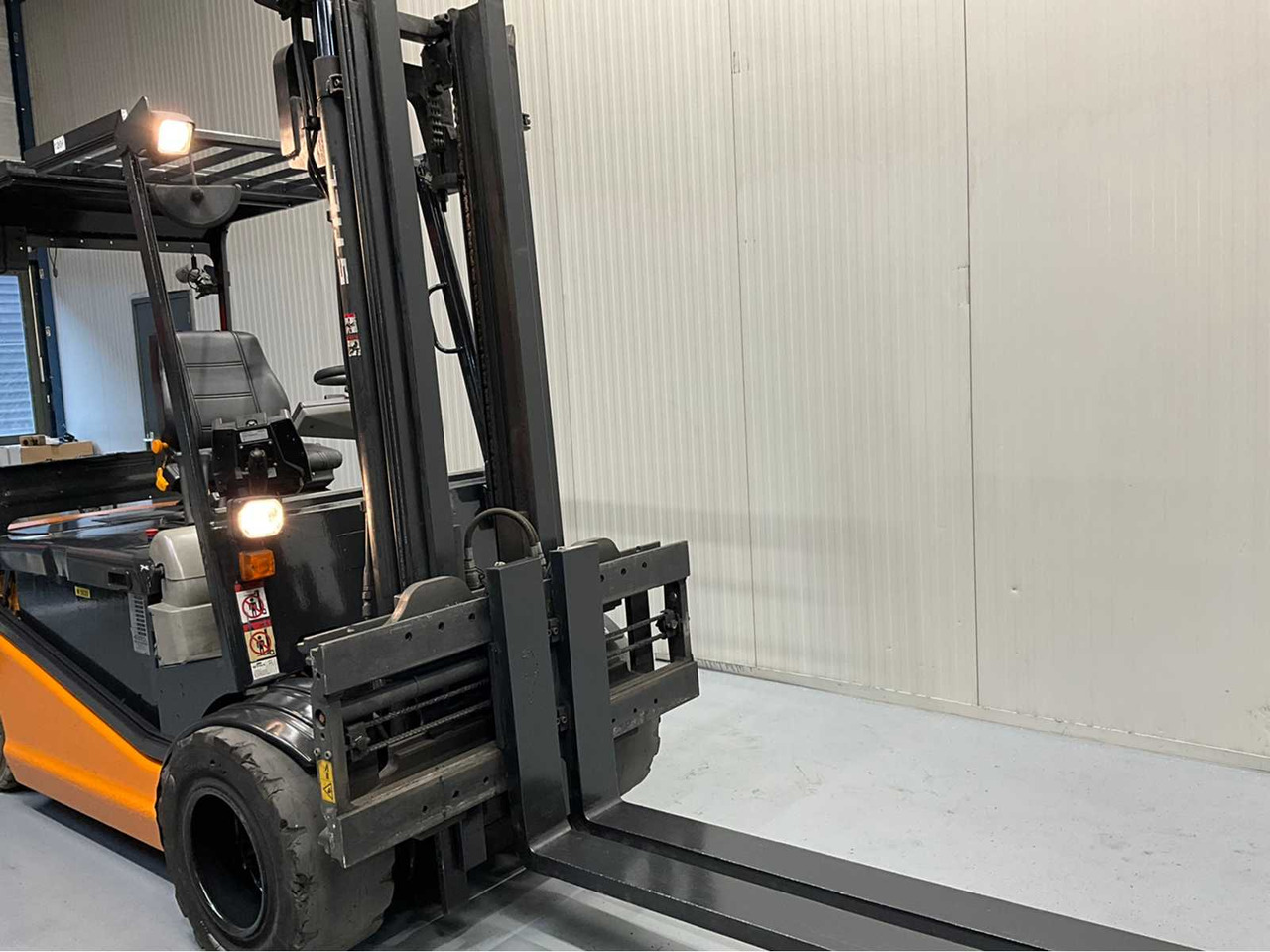 Carretilla elevadora STILL R60-50 FORKLIFT 5000KG WITH FORK POSITIONER - BATTERY 2018 - FORKS 2400MM: foto 15 Carretilla elevadora STILL R60-50 FORKLIFT 5000KG WITH FORK POSITIONER - BATTERY 2018 - FORKS 2400MM: foto 15