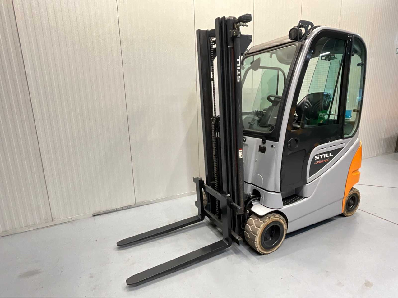 STILL - RX60-20 - FORKLIFT - TRIPLEX - FREELIFT - CLOSED CABIN - BLUESPOT - Carretilla elevadora: foto 1 STILL - RX60-20 - FORKLIFT - TRIPLEX - FREELIFT - CLOSED CABIN - BLUESPOT - Carretilla elevadora: foto 1