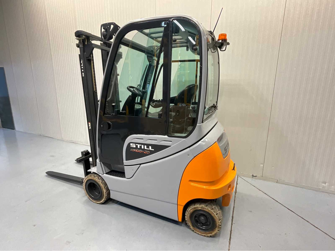 STILL - RX60-20 - FORKLIFT - TRIPLEX - FREELIFT - CLOSED CABIN - BLUESPOT - Carretilla elevadora: foto 3 STILL - RX60-20 - FORKLIFT - TRIPLEX - FREELIFT - CLOSED CABIN - BLUESPOT - Carretilla elevadora: foto 3