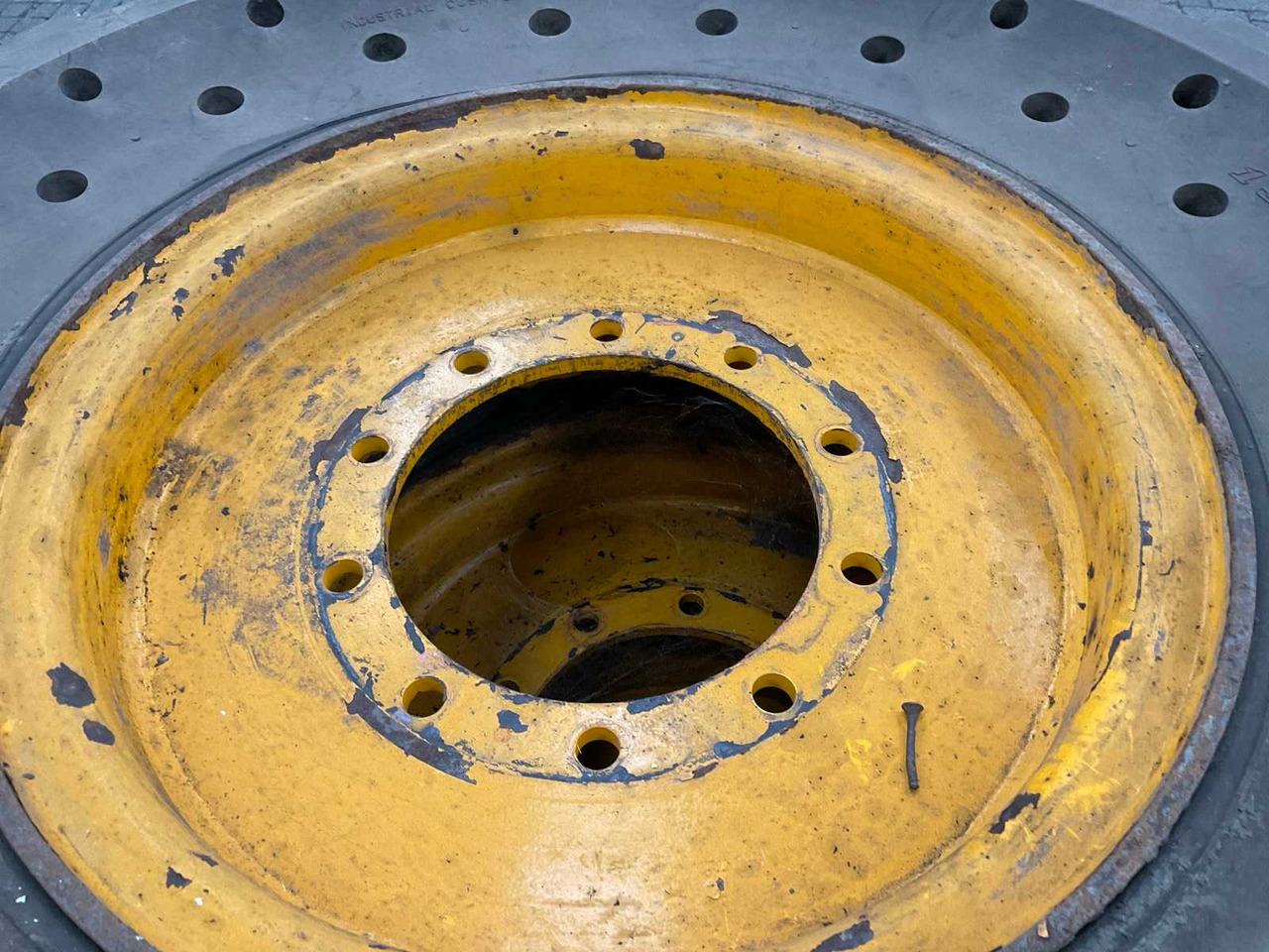 Shun Gin JCB verreiker - Neumáticos y llantas para Tractor: foto 4 Shun Gin JCB verreiker - Neumáticos y llantas para Tractor: foto 4