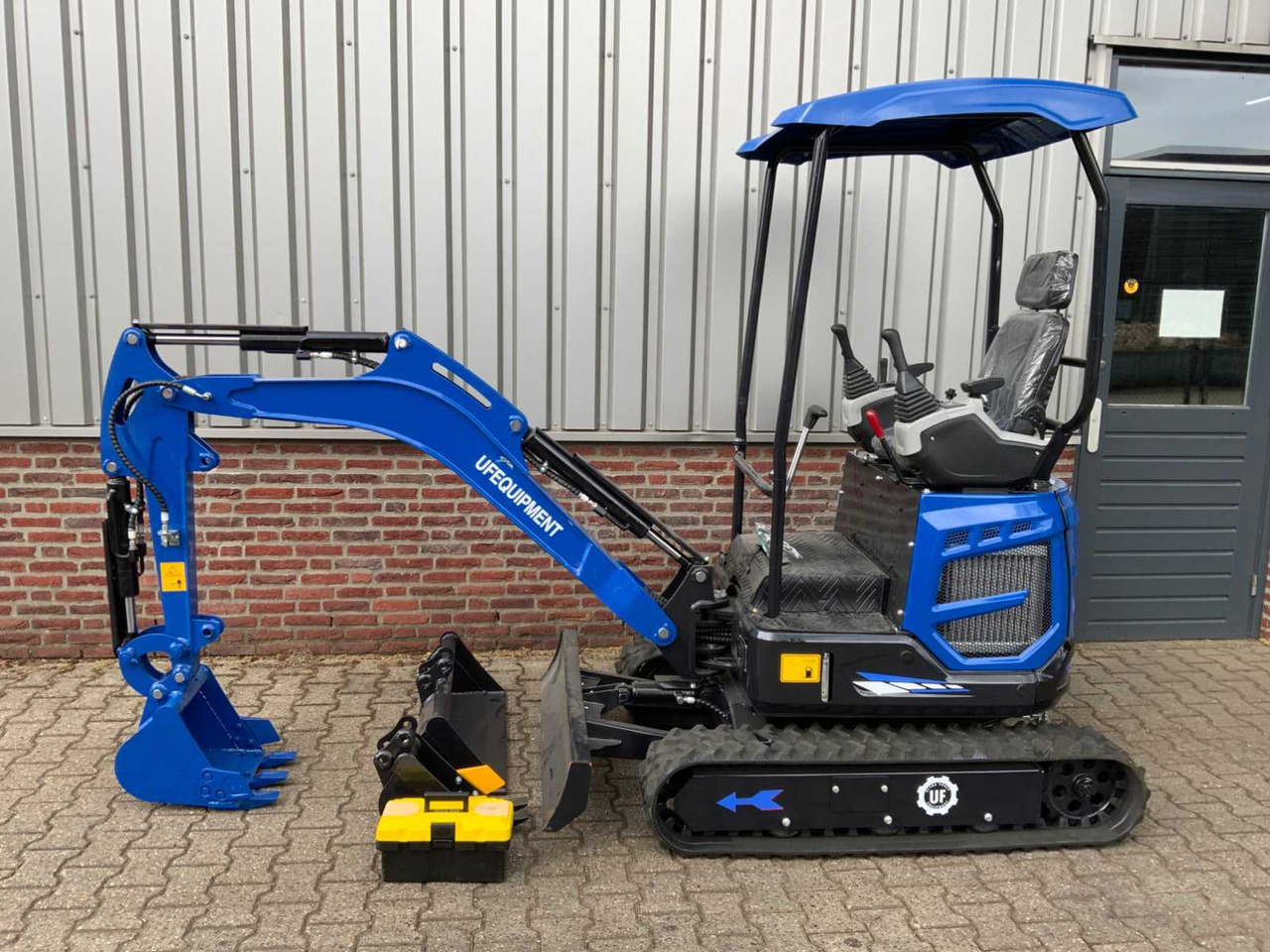 UF Equipment NM-18 - Miniexcavadora: foto 2 UF Equipment NM-18 - Miniexcavadora: foto 2