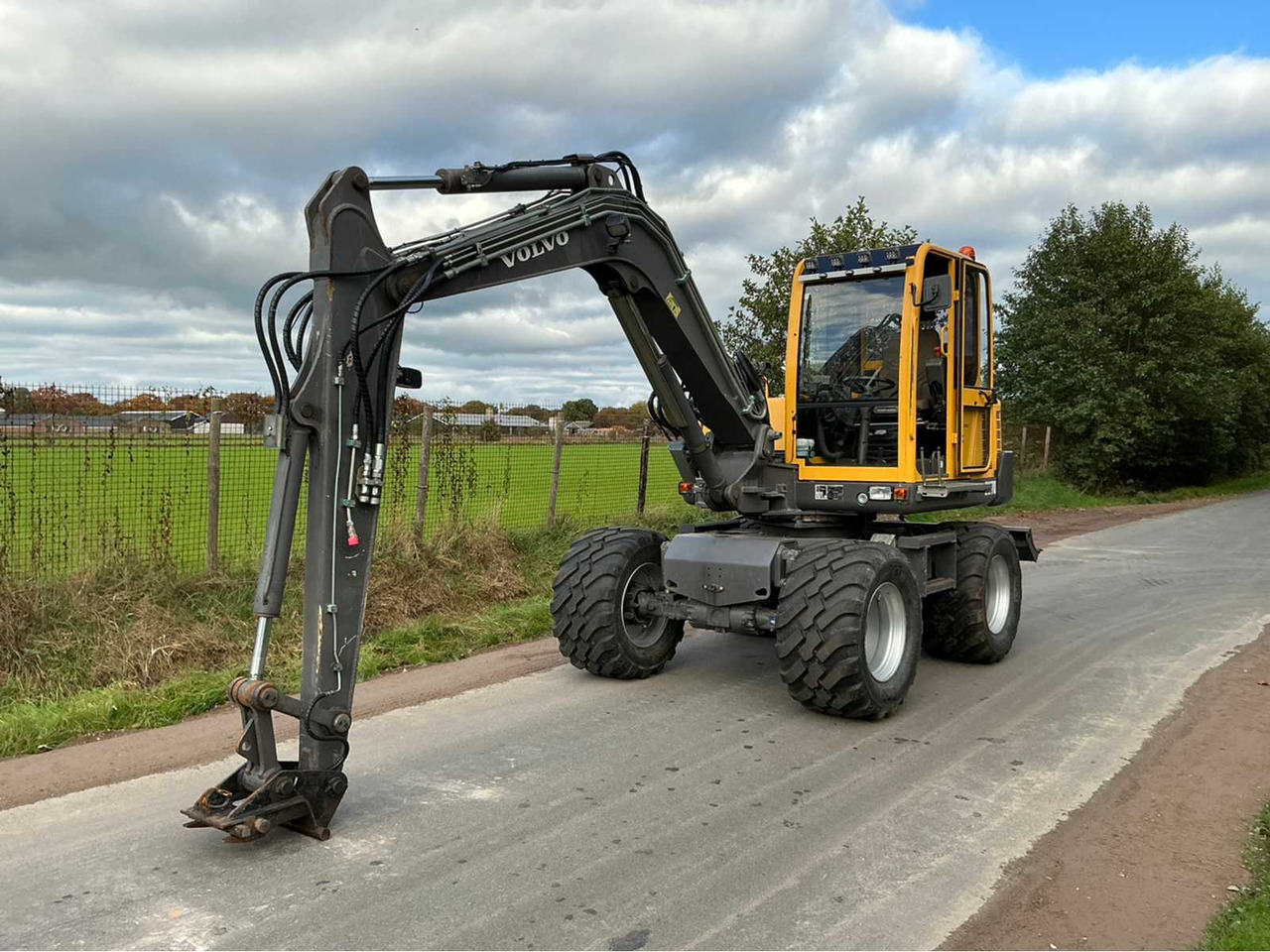 Volvo EW70 - Excavadora de ruedas: foto 1 Volvo EW70 - Excavadora de ruedas: foto 1