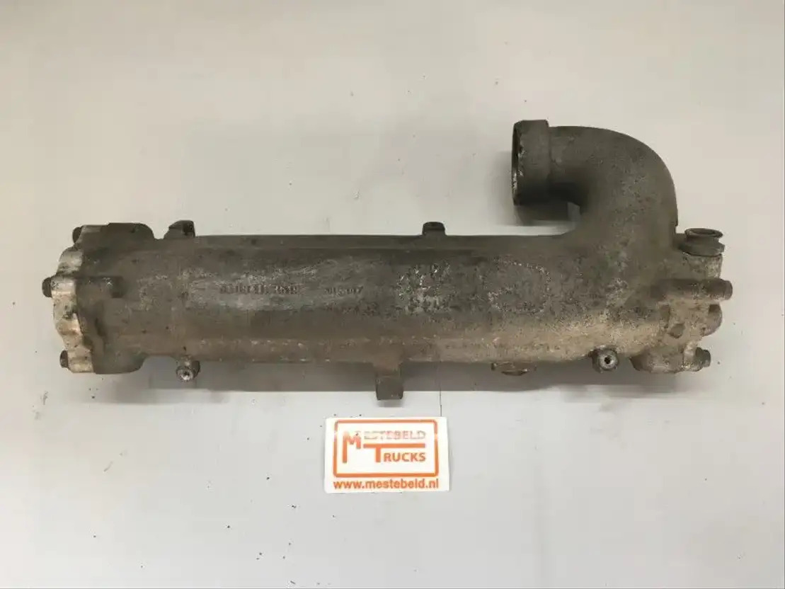 MAN Inlaatspruitstuk voor turbo - Motor y piezas para Camión: foto 1 MAN Inlaatspruitstuk voor turbo - Motor y piezas para Camión: foto 1