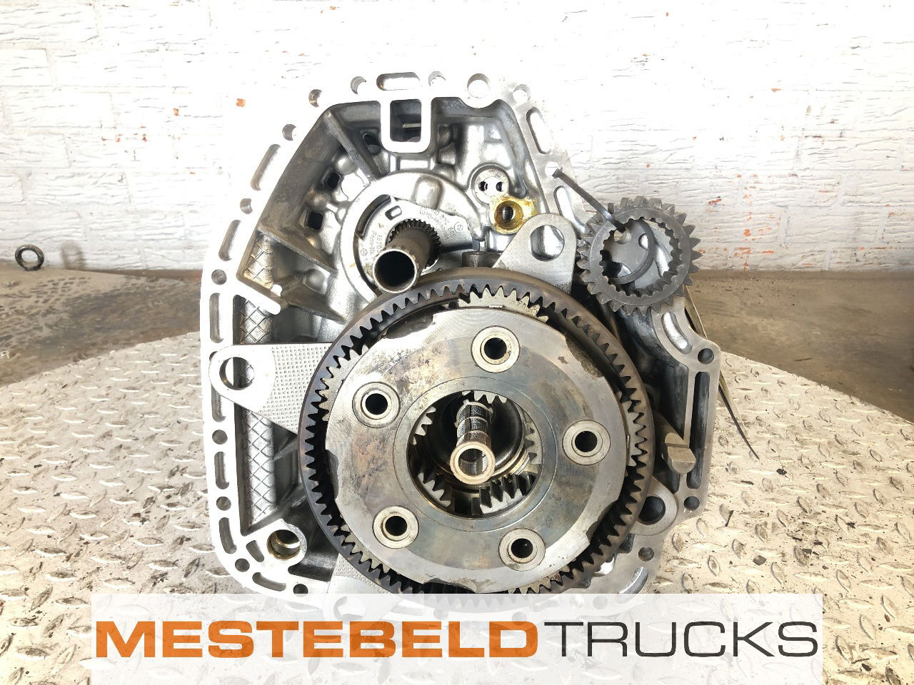 Mercedes-Benz Achtergroep versn bak G155-16 - Caja de cambios y piezas para Camión: foto 1 Mercedes-Benz Achtergroep versn bak G155-16 - Caja de cambios y piezas para Camión: foto 1