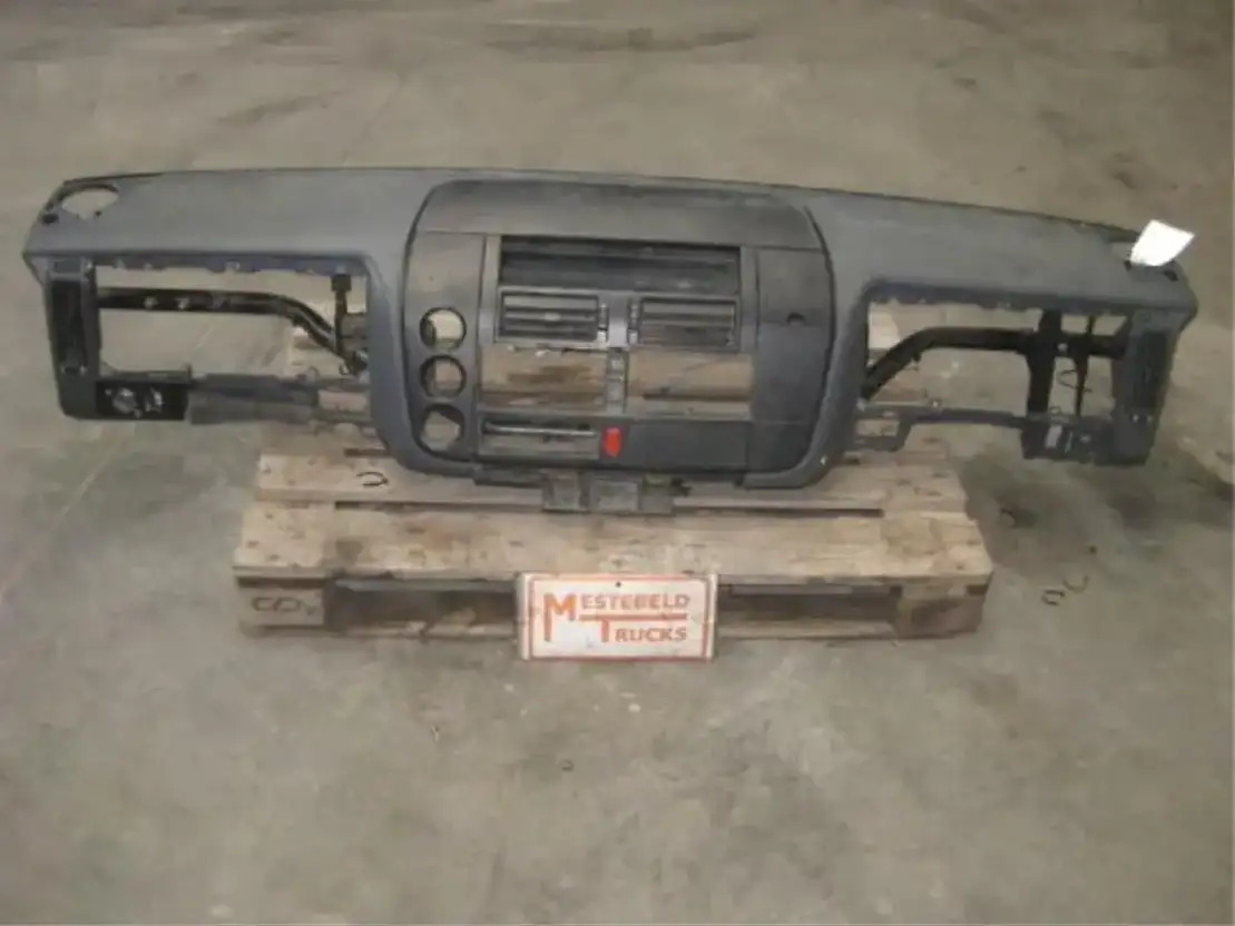 Mercedes-Benz Dashbord - Cabina e interior para Camión: foto 1 Mercedes-Benz Dashbord - Cabina e interior para Camión: foto 1