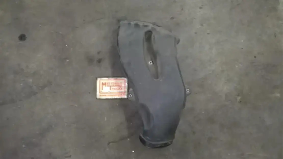 Mercedes-Benz Inlaatdeel luchtfilterhuis inlaatbuis - Tubo de admisión de aire para Camión: foto 1 Mercedes-Benz Inlaatdeel luchtfilterhuis inlaatbuis - Tubo de admisión de aire para Camión: foto 1