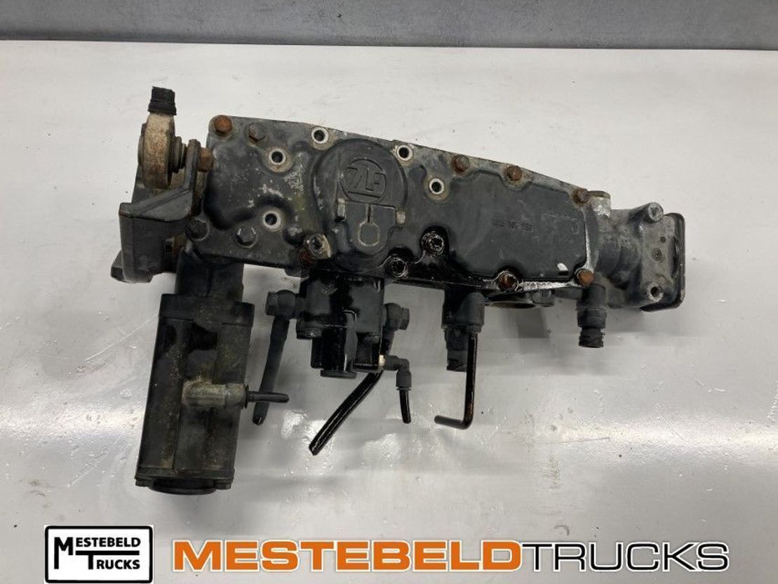Renault Schakeldeksel 16S151 - Caja de cambios para Camión: foto 1 Renault Schakeldeksel 16S151 - Caja de cambios para Camión: foto 1