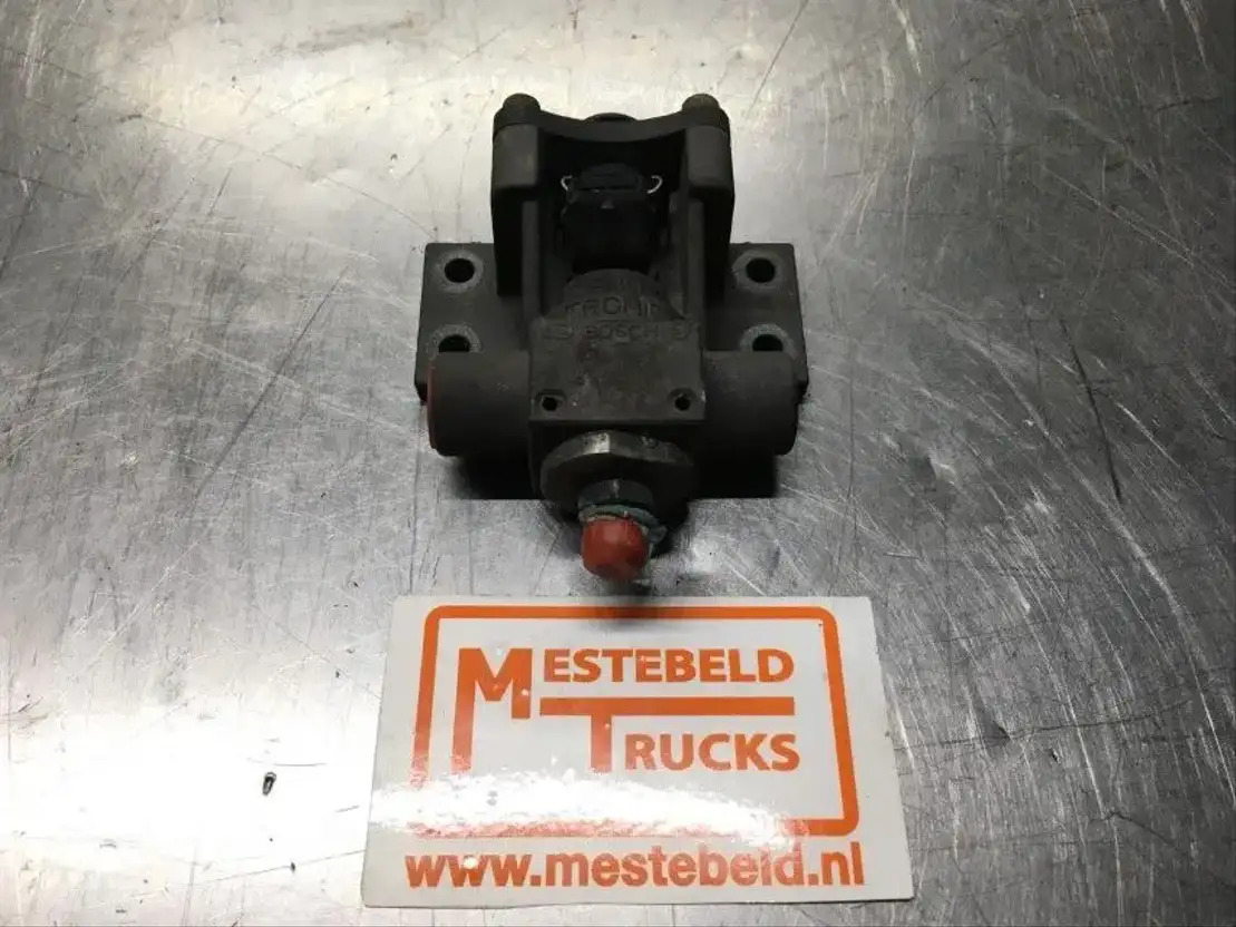 Scania Ad-blue ventilatieklep - Silenciador/ Sistema de escape para Camión: foto 1 Scania Ad-blue ventilatieklep - Silenciador/ Sistema de escape para Camión: foto 1