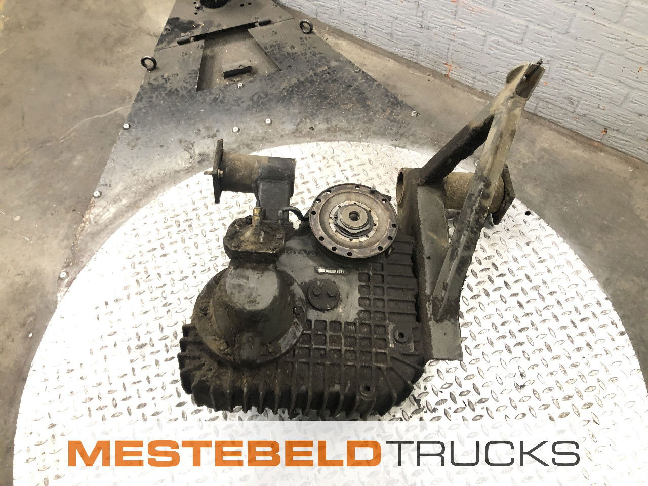 Volvo Tussenbak UTV 4.12 - Caja de cambios y piezas para Camión: foto 1 Volvo Tussenbak UTV 4.12 - Caja de cambios y piezas para Camión: foto 1