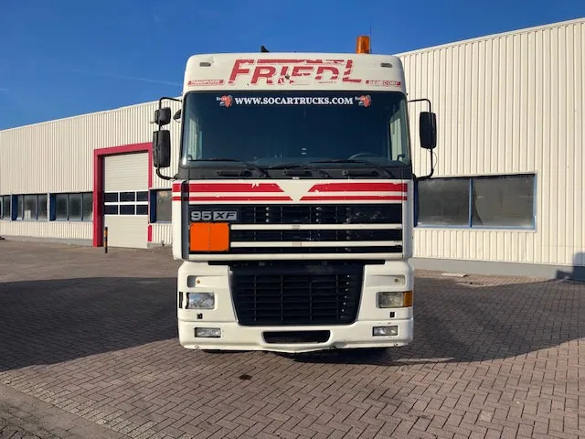 DAF XF 95.430 Manual-Gear Euro 3 - Cabeza tractora: foto 2 DAF XF 95.430 Manual-Gear Euro 3 - Cabeza tractora: foto 2