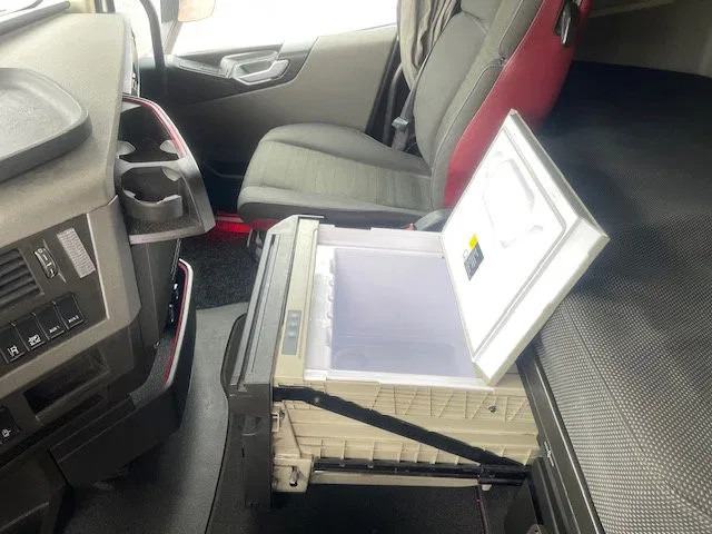 Cabeza tractora Volvo FH 13.460 2Tanks-NL~Truck-Parking Cool TUV: foto 16 Cabeza tractora Volvo FH 13.460 2Tanks-NL~Truck-Parking Cool TUV: foto 16