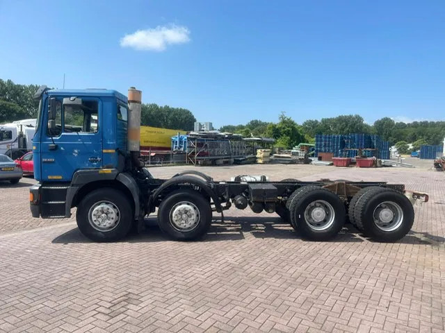 MAN 32.403 8x4 chassis Manual Full Steel - Camión chasis: foto 2 MAN 32.403 8x4 chassis Manual Full Steel - Camión chasis: foto 2