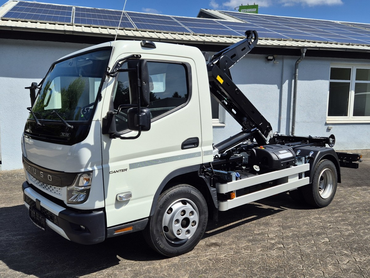 FUSO Fuso Canter 7C18 City Abrollkipper AHK Hooklift - Camión multibasculante: foto 1 FUSO Fuso Canter 7C18 City Abrollkipper AHK Hooklift - Camión multibasculante: foto 1