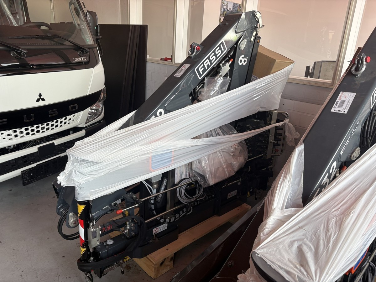 Ladekran Fassi F32A.023 Funk! NEU sofort verfügb - Grúa para camión: foto 1 Ladekran Fassi F32A.023 Funk! NEU sofort verfügb - Grúa para camión: foto 1