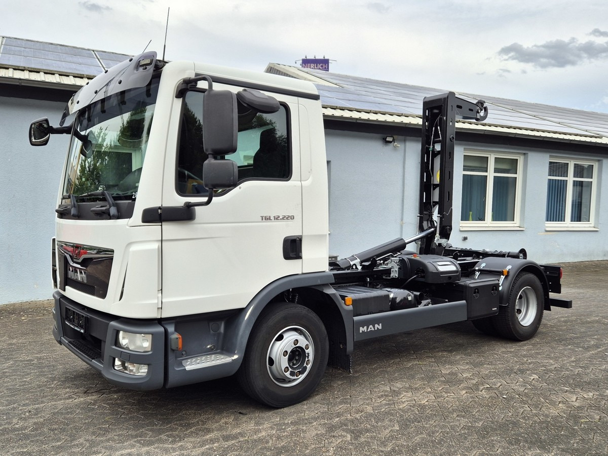 MAN TGL 12.220 BL City Abrollkipper AHK Euro 6 - Camión multibasculante: foto 2 MAN TGL 12.220 BL City Abrollkipper AHK Euro 6 - Camión multibasculante: foto 2