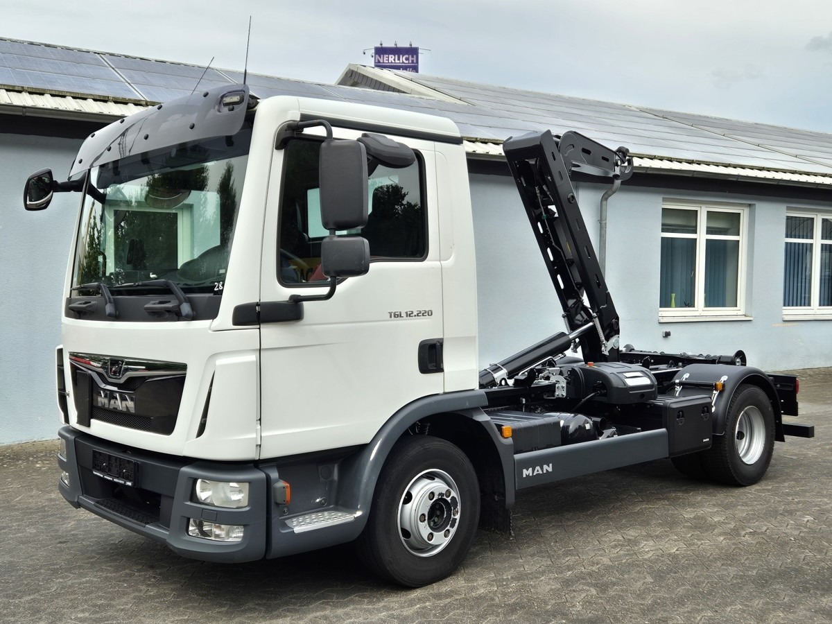 MAN TGL 12.220 BL City Abrollkipper AHK Euro 6 - Camión multibasculante: foto 1 MAN TGL 12.220 BL City Abrollkipper AHK Euro 6 - Camión multibasculante: foto 1