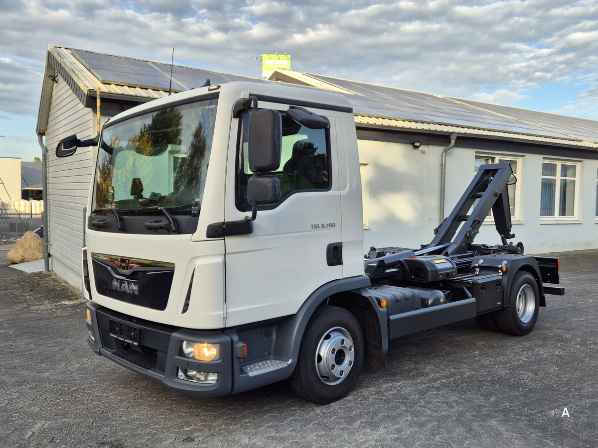 MAN TGL 8.190 BL City Abrollkipper Aut., 2 x AHK sof - Camión multibasculante: foto 2 MAN TGL 8.190 BL City Abrollkipper Aut., 2 x AHK sof - Camión multibasculante: foto 2
