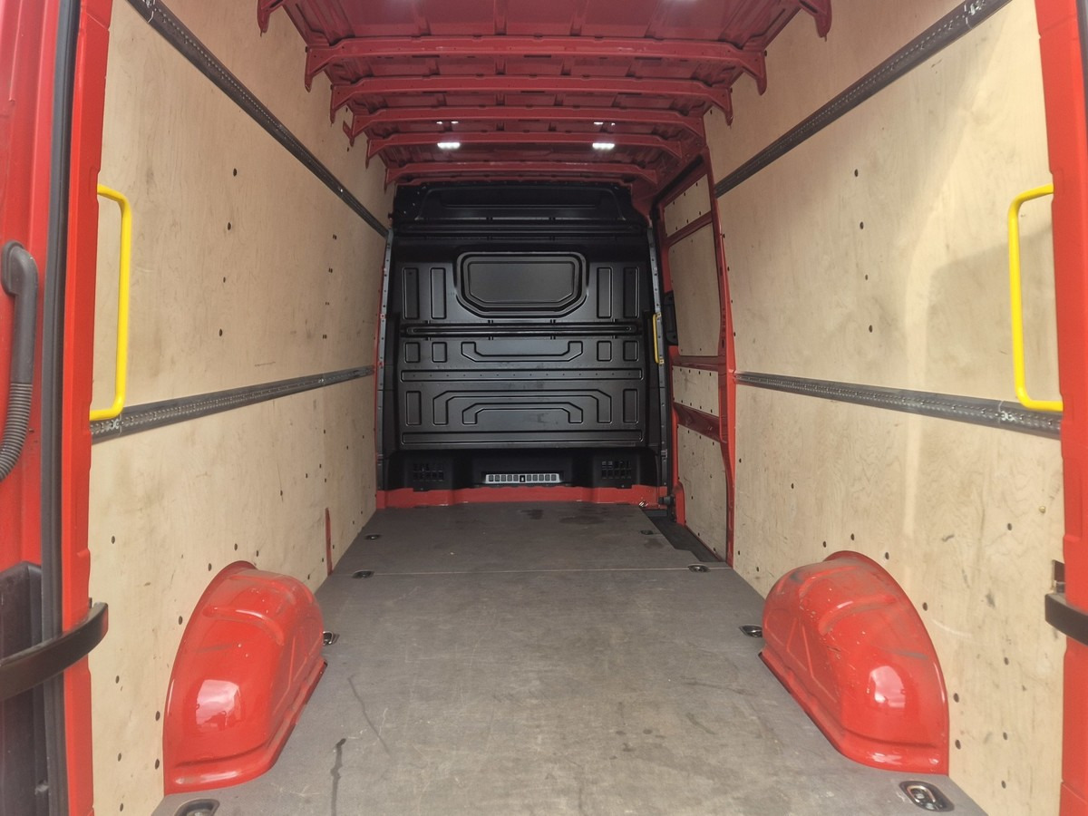 Furgón VW Crafter 35 Maxi L4H3 1Hand PDC sofort verfügbar!: foto 18 Furgón VW Crafter 35 Maxi L4H3 1Hand PDC sofort verfügbar!: foto 18