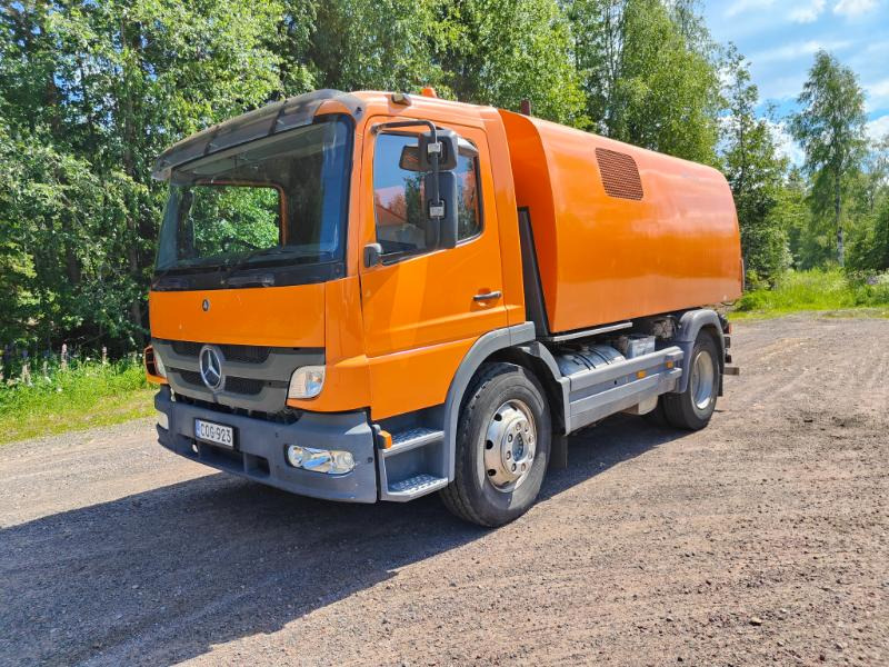 Bucher Cityfant 60 MB Atego - Barredora vial: foto 2 Bucher Cityfant 60 MB Atego - Barredora vial: foto 2