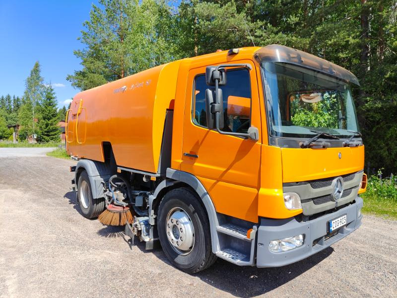 Bucher Cityfant 60 MB Atego - Barredora vial: foto 1 Bucher Cityfant 60 MB Atego - Barredora vial: foto 1