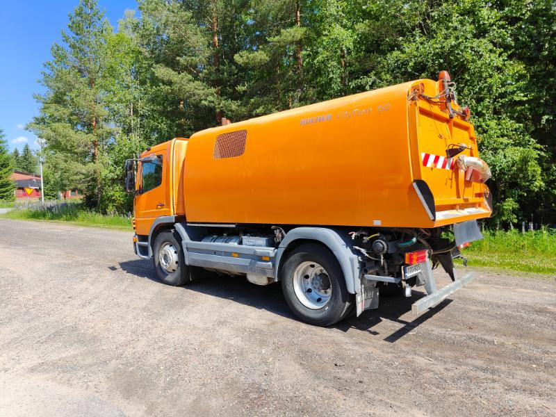 Bucher Cityfant 60 MB Atego - Barredora vial: foto 3 Bucher Cityfant 60 MB Atego - Barredora vial: foto 3