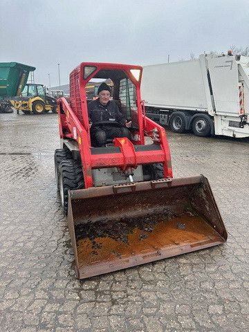 Bobcat S 130, S.W.S., 3. Steuerkreis, Div. Anbaugeräte - Minicargadora: foto 4 Bobcat S 130, S.W.S., 3. Steuerkreis, Div. Anbaugeräte - Minicargadora: foto 4