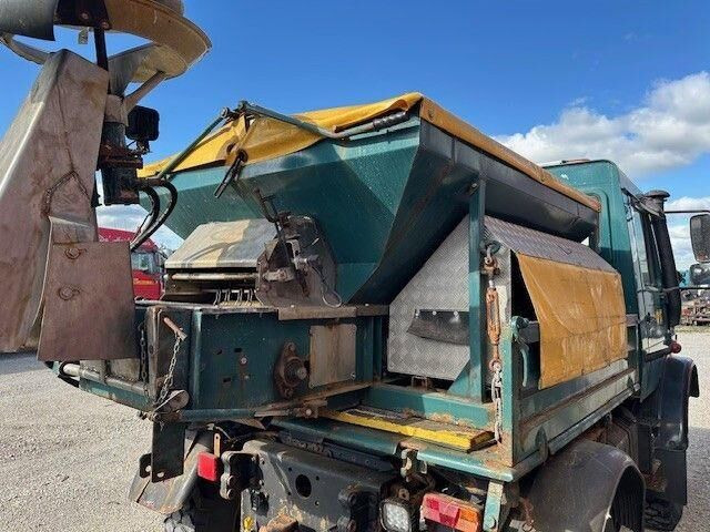 Unimog U 1400 4x4,Winterdienst,Schneeschild,Salzstreuer - Maquinaria de construcción: foto 2 Unimog U 1400 4x4,Winterdienst,Schneeschild,Salzstreuer - Maquinaria de construcción: foto 2