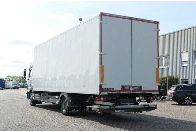 Mercedes-Benz 1224 L Atego 4x2, Möbel, LBW, Klima, Schlafliege - Camión caja cerrada: foto 4 Mercedes-Benz 1224 L Atego 4x2, Möbel, LBW, Klima, Schlafliege - Camión caja cerrada: foto 4