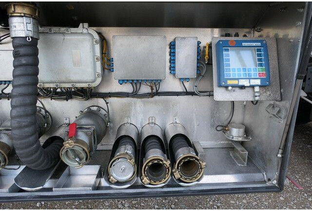 Schrader Z-STA24-42.7/4, Peilstab, 43m³, 4 Kammern - Semirremolque cisterna: foto 4 Schrader Z-STA24-42.7/4, Peilstab, 43m³, 4 Kammern - Semirremolque cisterna: foto 4