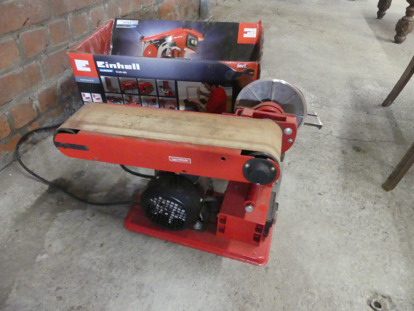 Ponceuse à bande Einhell TC-US400 - Máquina para metal: foto 4 Ponceuse à bande Einhell TC-US400 - Máquina para metal: foto 4