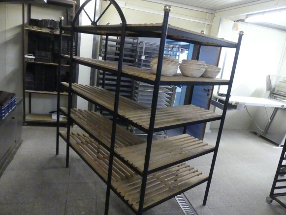 Présentoir à pain en L - Maquinaria de panadería: foto 2 Présentoir à pain en L - Maquinaria de panadería: foto 2