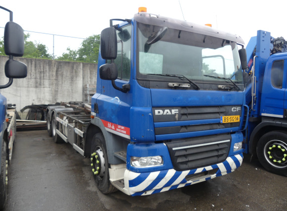 REF:BS-SG-14 - Camion porte container DAF FASCF85 (2007-1.117.773 km) - Camión portacontenedore/ Intercambiable: foto 2 REF:BS-SG-14 - Camion porte container DAF FASCF85 (2007-1.117.773 km) - Camión portacontenedore/ Intercambiable: foto 2