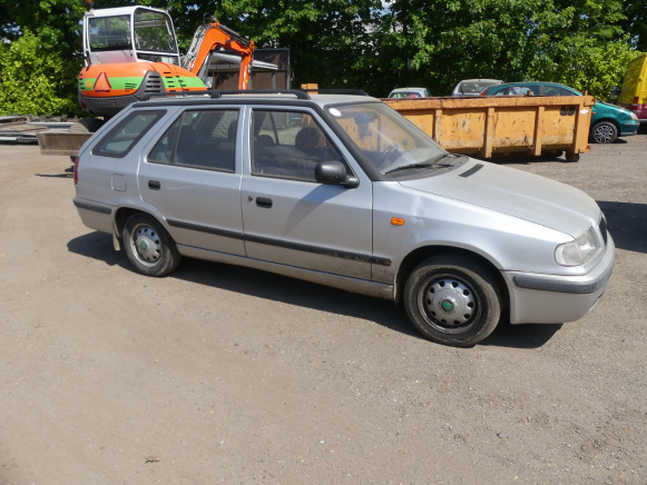 Voiture Skoda Felicia Break (1999-134.345 km) - Coche: foto 3 Voiture Skoda Felicia Break (1999-134.345 km) - Coche: foto 3
