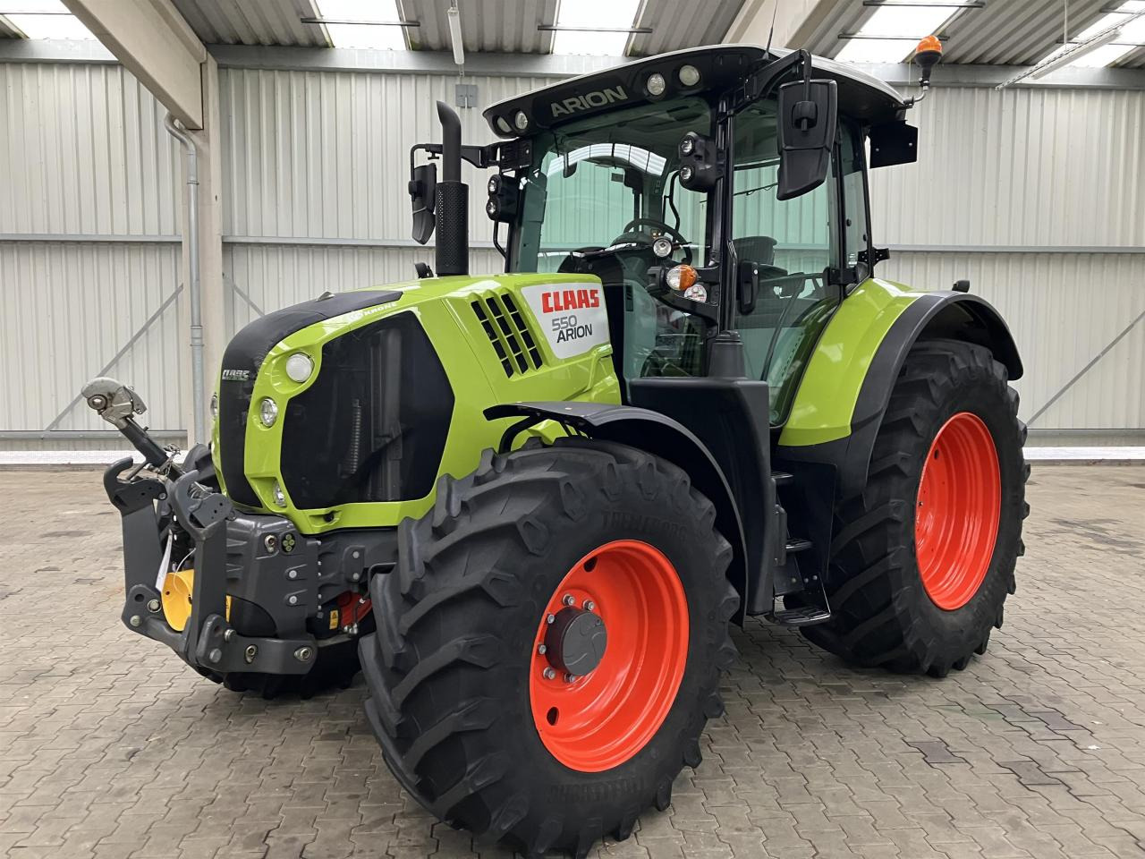 CLAAS Arion 550 - Tractor: foto 1 CLAAS Arion 550 - Tractor: foto 1