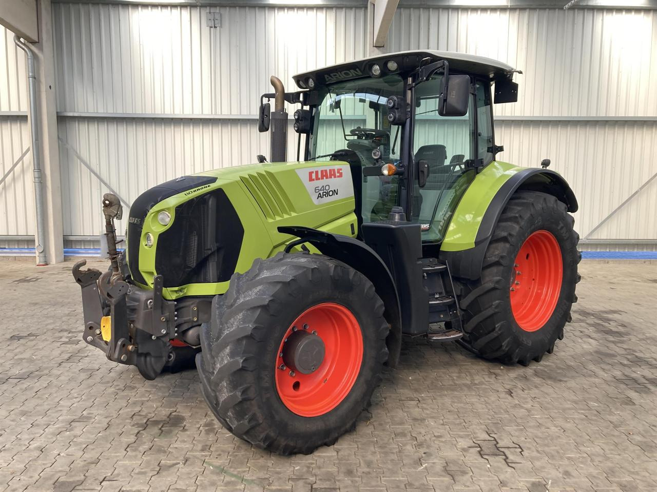CLAAS Arion 640 - Tractor: foto 1 CLAAS Arion 640 - Tractor: foto 1