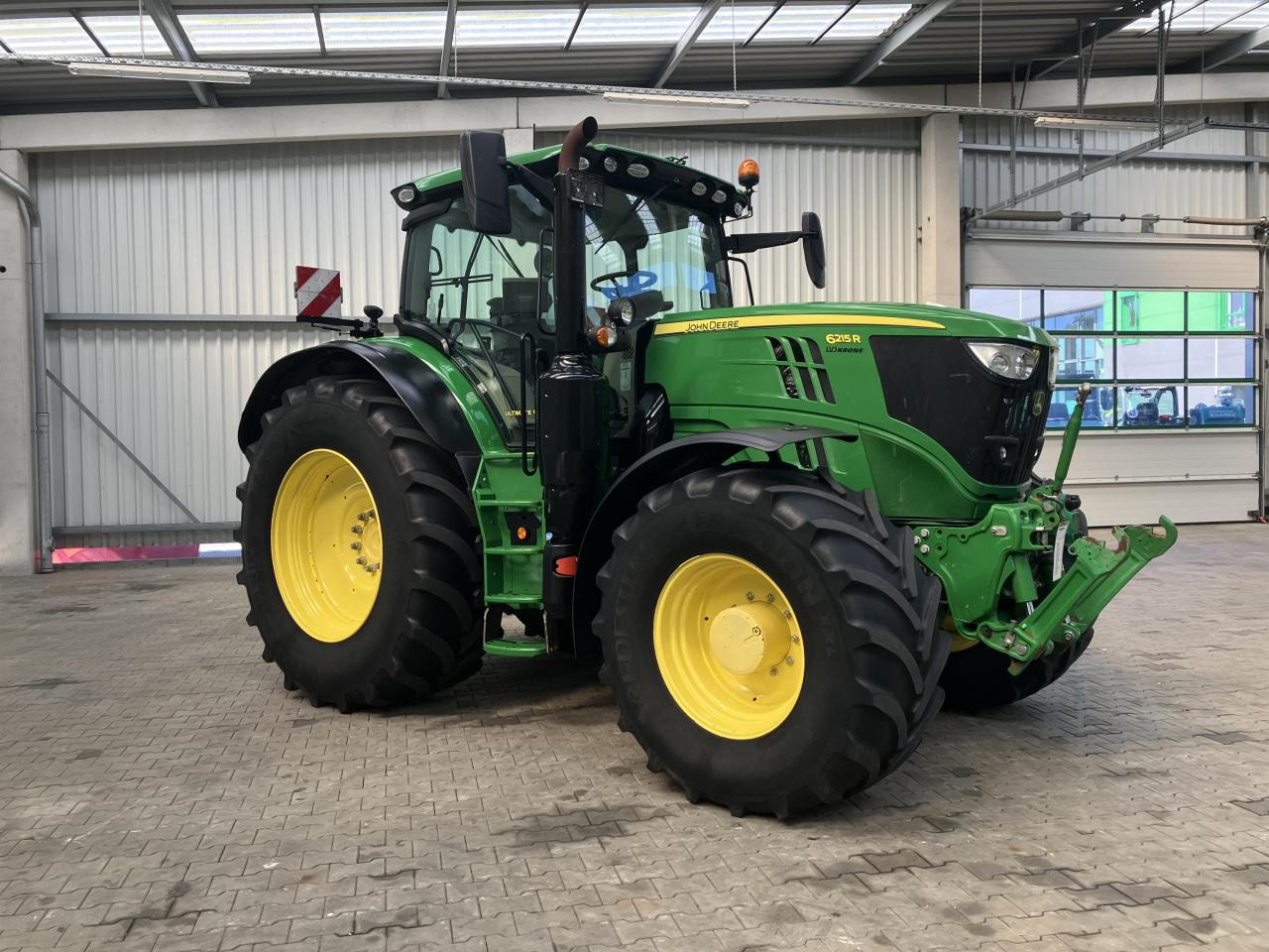 John Deere 6215R - Tractor: foto 2 John Deere 6215R - Tractor: foto 2
