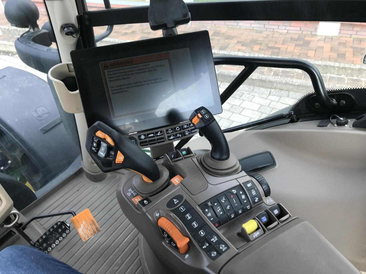 John Deere 6R 140 - Tractor: foto 5 John Deere 6R 140 - Tractor: foto 5