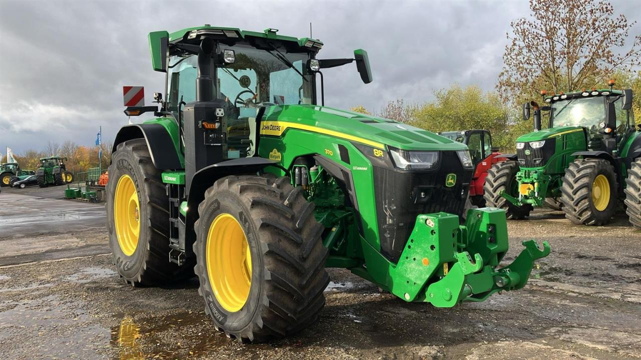 John Deere 8R 370 - Tractor: foto 1 John Deere 8R 370 - Tractor: foto 1