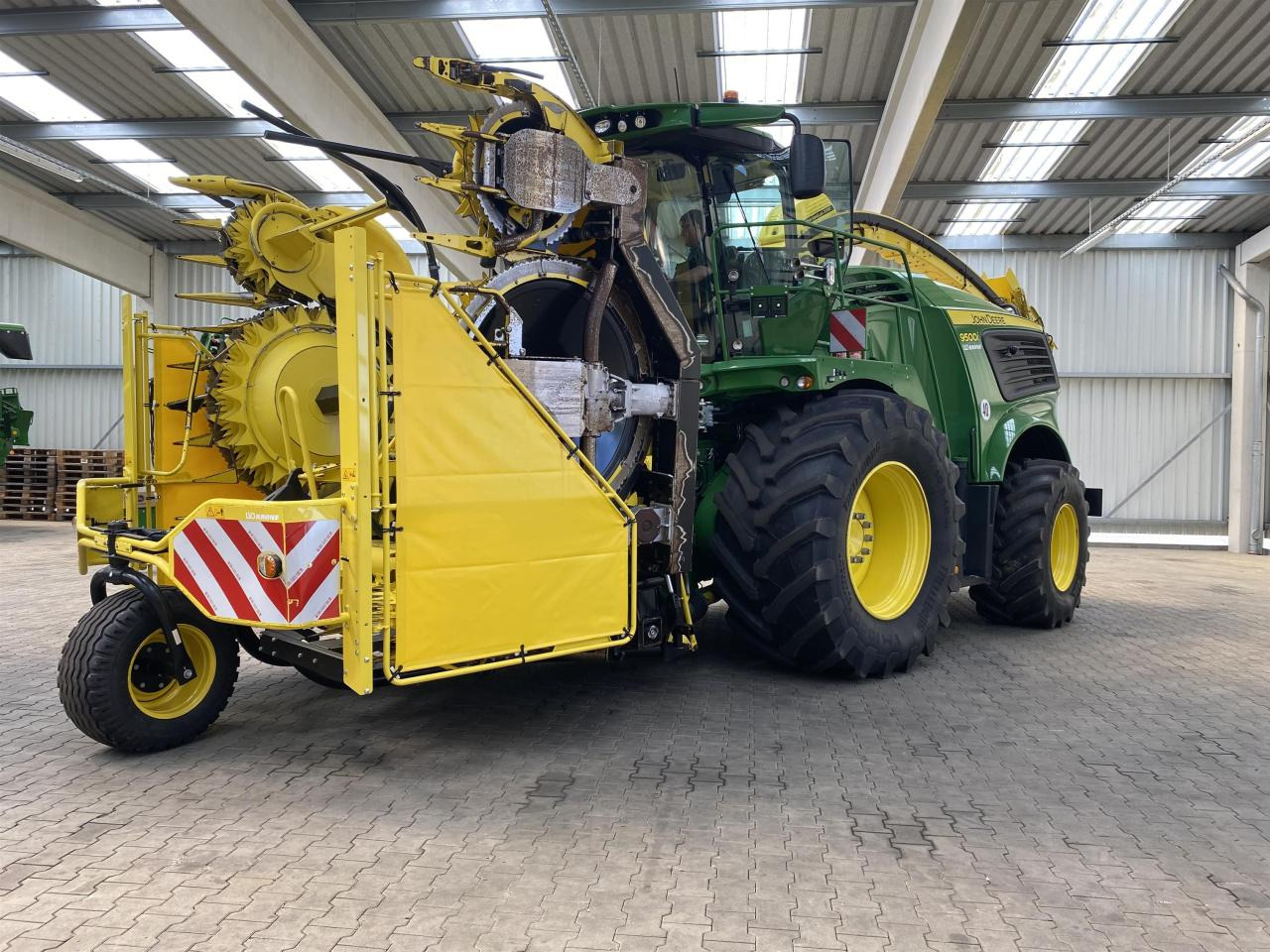 John Deere 9500i - Cosechadora de forraje: foto 1 John Deere 9500i - Cosechadora de forraje: foto 1