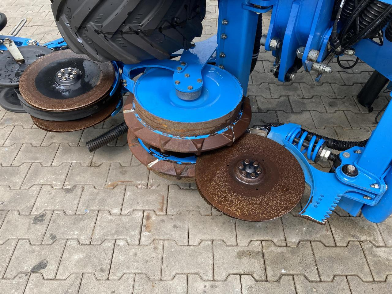 Lemken Azurit 9/8.75 - Sembradora de precisión: foto 3 Lemken Azurit 9/8.75 - Sembradora de precisión: foto 3