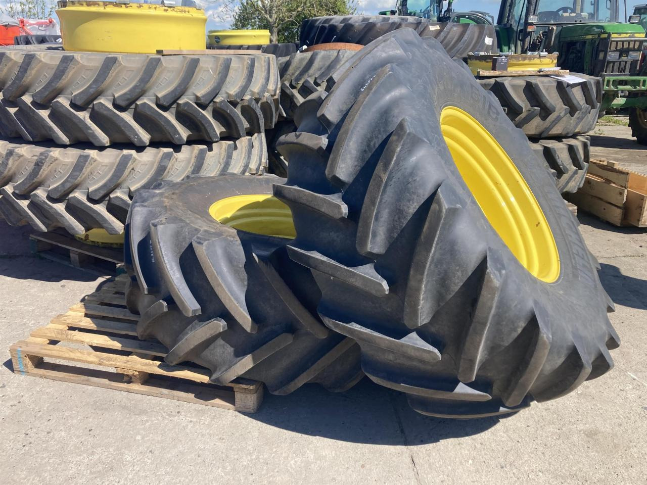 Michelin 600/70R30 - Neumático para Maquinaria agrícola: foto 1 Michelin 600/70R30 - Neumático para Maquinaria agrícola: foto 1