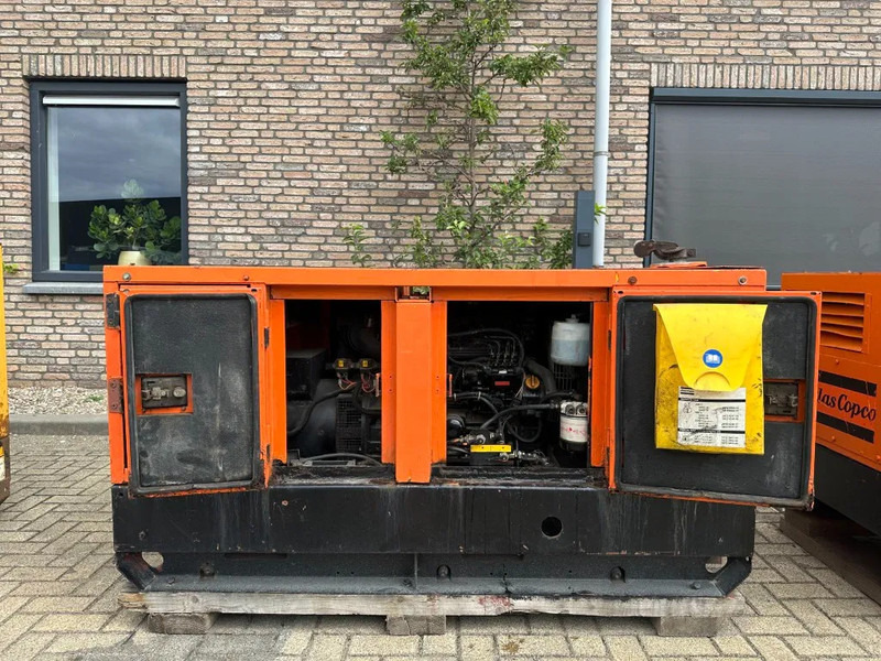 Atlas-Copco QAS 18 Yanmar Mecc Alte Spa 18 kVA Silent generatorset - Generador industriale: foto 3 Atlas-Copco QAS 18 Yanmar Mecc Alte Spa 18 kVA Silent generatorset - Generador industriale: foto 3
