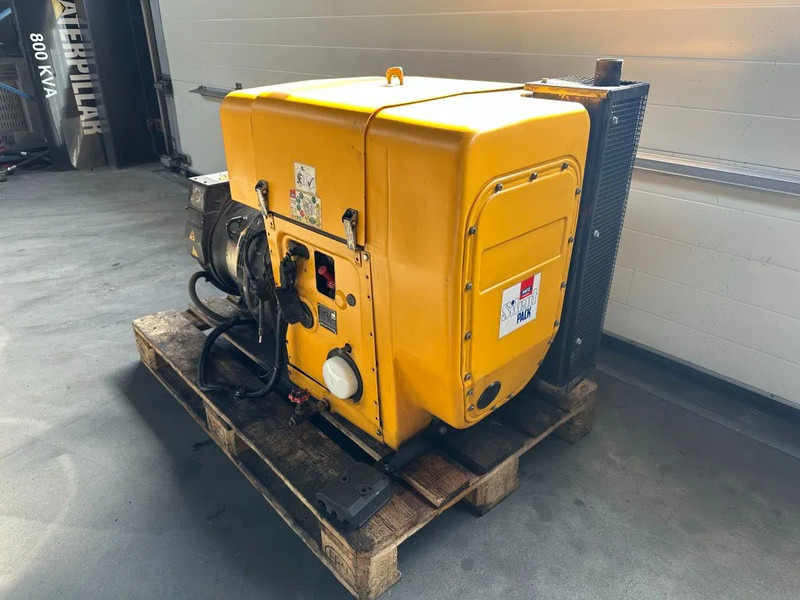 Hatz 2L41C Stamford 17.5 kVA Silentpack generatorset - Generador industriale: foto 5 Hatz 2L41C Stamford 17.5 kVA Silentpack generatorset - Generador industriale: foto 5
