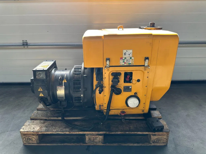 Hatz 2L41C Stamford 17.5 kVA Silentpack generatorset - Generador industriale: foto 1 Hatz 2L41C Stamford 17.5 kVA Silentpack generatorset - Generador industriale: foto 1