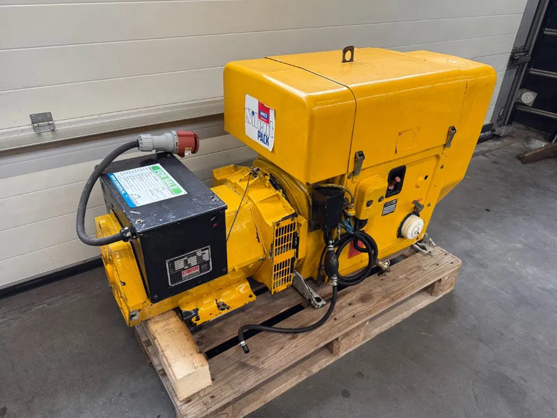Hatz 3L41C Stamford 25 kVA Silentpack generatorset - Generador industriale: foto 2 Hatz 3L41C Stamford 25 kVA Silentpack generatorset - Generador industriale: foto 2