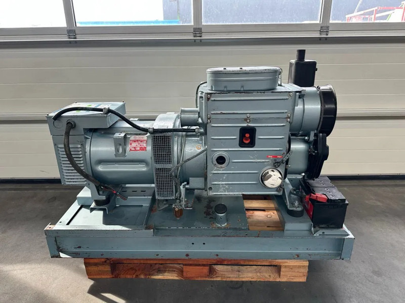 Hatz 3M40L Mecc Alte Spa 40 kVA generatorset ex Emergency ! 22 hours ! - Generador industriale: foto 2 Hatz 3M40L Mecc Alte Spa 40 kVA generatorset ex Emergency ! 22 hours ! - Generador industriale: foto 2