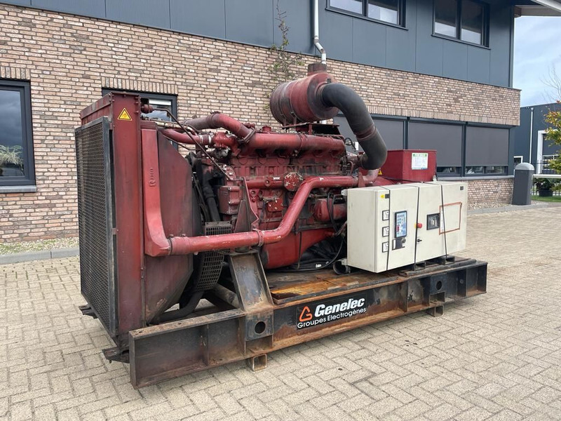 Iveco 8210 DRI 26 Marelli 300 kVA generatorset - Generador industriale: foto 2 Iveco 8210 DRI 26 Marelli 300 kVA generatorset - Generador industriale: foto 2