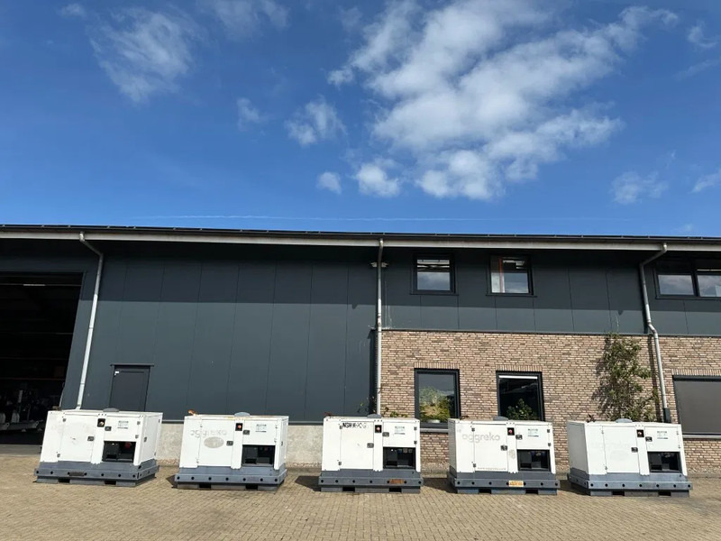 Generador industriale Iveco FPT F32 AM1A Leroy Somer 32 kVA Silent generatorset 216 hours !: foto 7 Generador industriale Iveco FPT F32 AM1A Leroy Somer 32 kVA Silent generatorset 216 hours !: foto 7